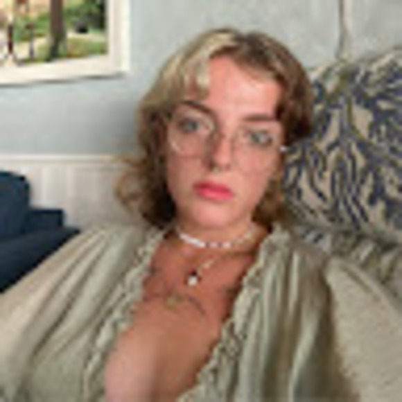 Meet your Posher, Tabitha - Picture 1 of 1